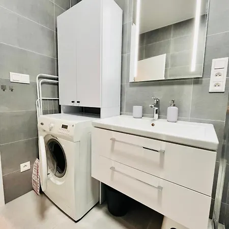 Franco 1 Apartment Piest'any